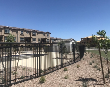 1255 N Arizona Avenue - Photo Thumbnail 16