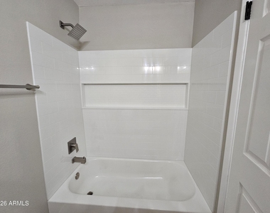 520 W Hononegh Drive - Photo Thumbnail 14