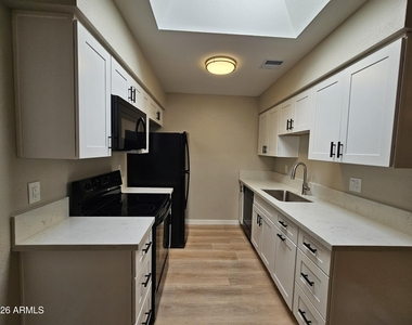 520 W Hononegh Drive - Photo Thumbnail 6