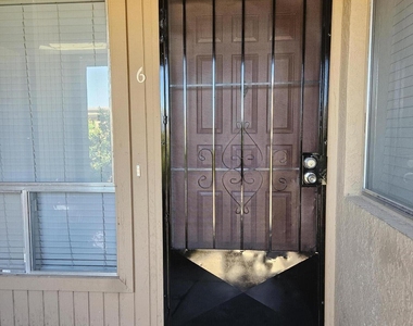 520 W Hononegh Drive - Photo Thumbnail 2