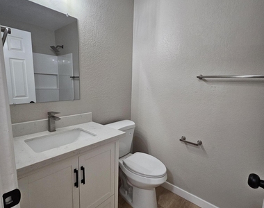520 W Hononegh Drive - Photo Thumbnail 13
