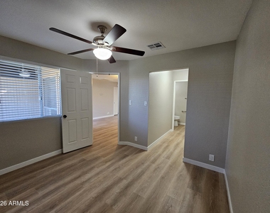 520 W Hononegh Drive - Photo Thumbnail 10
