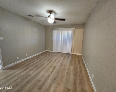 520 W Hononegh Drive - Photo Thumbnail 15