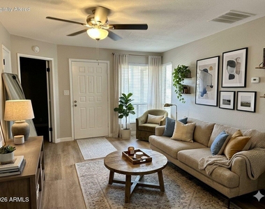 520 W Hononegh Drive - Photo Thumbnail 4