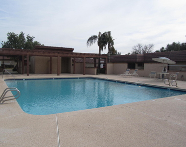 520 W Hononegh Drive - Photo Thumbnail 20