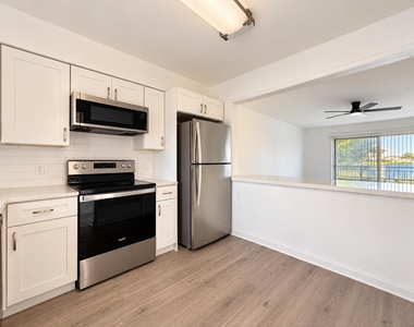 405 Southwind Drive - Photo Thumbnail 3
