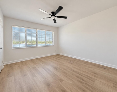 405 Southwind Drive - Photo Thumbnail 6