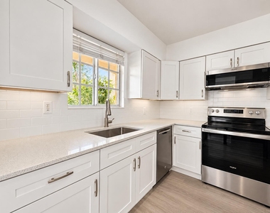 405 Southwind Drive - Photo Thumbnail 4