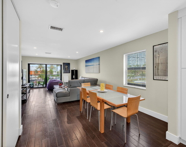 3250 Ne 12th Street - Photo Thumbnail 4