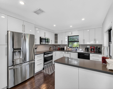3250 Ne 12th Street - Photo Thumbnail 13