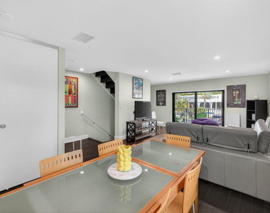 3250 Ne 12th Street - Photo Thumbnail 6