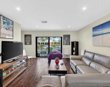 3250 Ne 12th Street - Photo Thumbnail 8