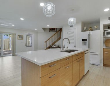 232 Seabreeze Circle - Photo Thumbnail 10