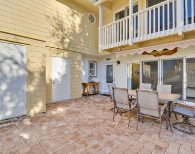 232 Seabreeze Circle - Photo Thumbnail 2