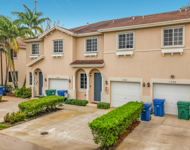 1366 Nw 214th Terrace - Photo Thumbnail 5