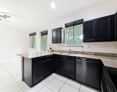 1366 Nw 214th Terrace - Photo Thumbnail 15
