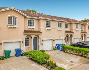 1366 Nw 214th Terrace - Photo Thumbnail 6