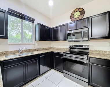 1366 Nw 214th Terrace - Photo Thumbnail 14