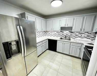5050 Nw 7th Street - Photo Thumbnail 3