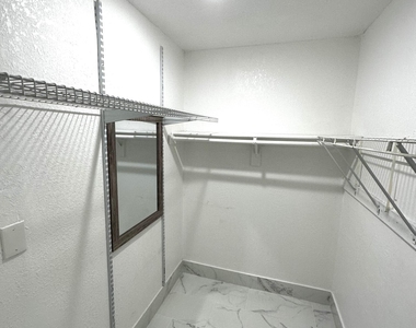 5050 Nw 7th Street - Photo Thumbnail 9