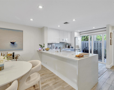1991 Ne 15th Avenue - Photo Thumbnail 5