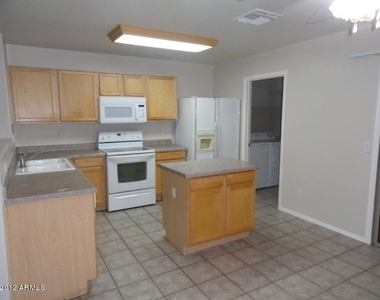 1193 E Omega Drive - Photo Thumbnail 4