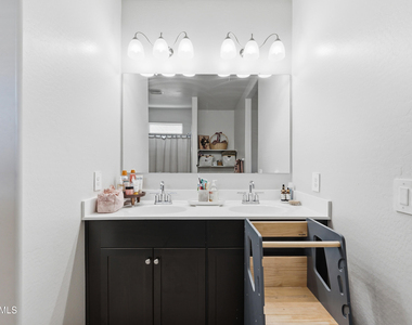 24364 W Jones Avenue - Photo Thumbnail 22