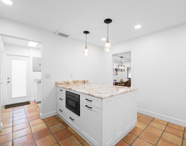 2461 Sw 27th Terrace - Photo Thumbnail 9