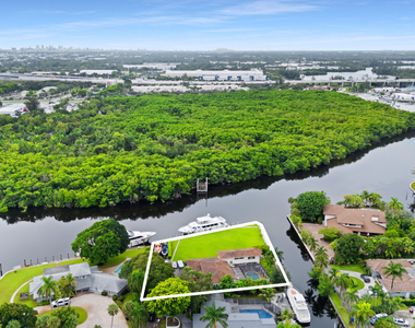2461 Sw 27th Terrace - Photo Thumbnail 2