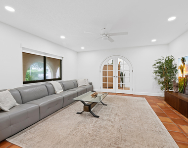 2461 Sw 27th Terrace - Photo Thumbnail 13