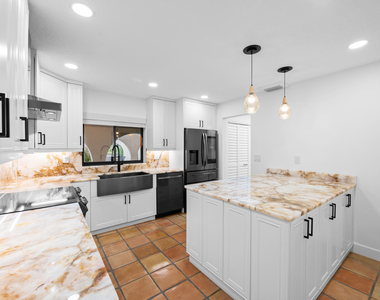 2461 Sw 27th Terrace - Photo Thumbnail 6