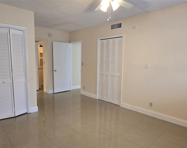 2950 N Palm Aire Drive - Photo Thumbnail 5