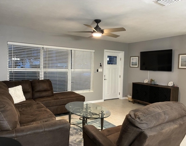 3156 Se Mimosa Street - Photo Thumbnail 2