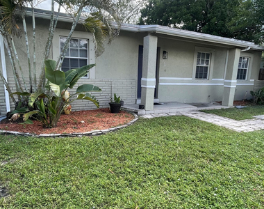 1036 Nw 11th Place - Photo Thumbnail 1