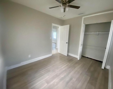 1036 Nw 11th Place - Photo Thumbnail 11