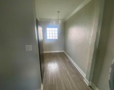 1036 Nw 11th Place - Photo Thumbnail 8