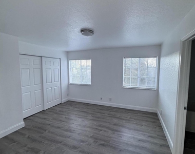 1193 Colonial Palms Way - Photo Thumbnail 4