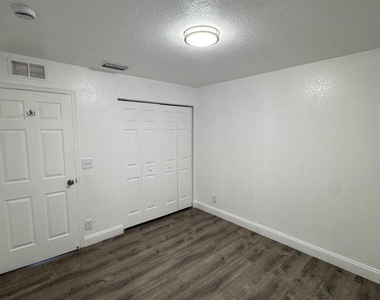 1193 Colonial Palms Way - Photo Thumbnail 6