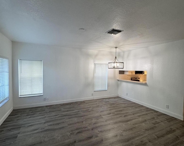 1193 Colonial Palms Way - Photo Thumbnail 2