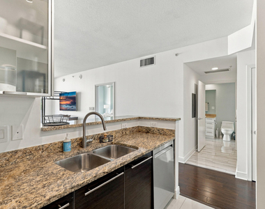 550 Okeechobee Boulevard - Photo Thumbnail 9