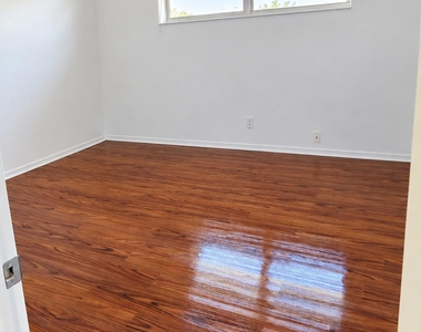 5161 Ne 18th Avenue - Photo Thumbnail 2