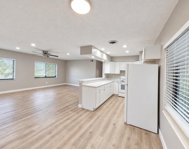 3801 N Andrews Avenue - Photo Thumbnail 2