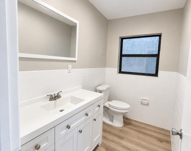 3801 N Andrews Avenue - Photo Thumbnail 10