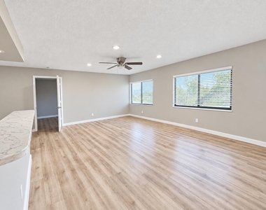 3801 N Andrews Avenue - Photo Thumbnail 6