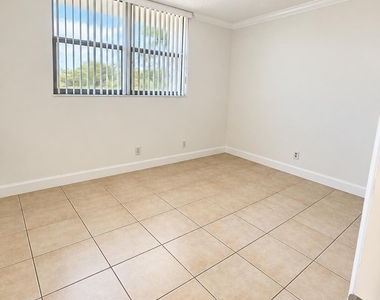 112 Lake Emerald Drive - Photo Thumbnail 25