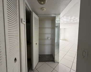 112 Lake Emerald Drive - Photo Thumbnail 10