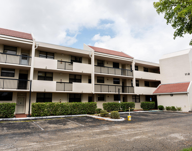 112 Lake Emerald Drive - Photo Thumbnail 18