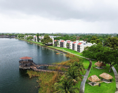 112 Lake Emerald Drive - Photo Thumbnail 4