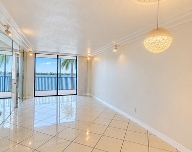 112 Lake Emerald Drive - Photo Thumbnail 22