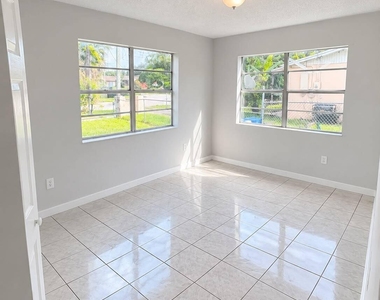 20620 Nw 26th Court - Photo Thumbnail 6
